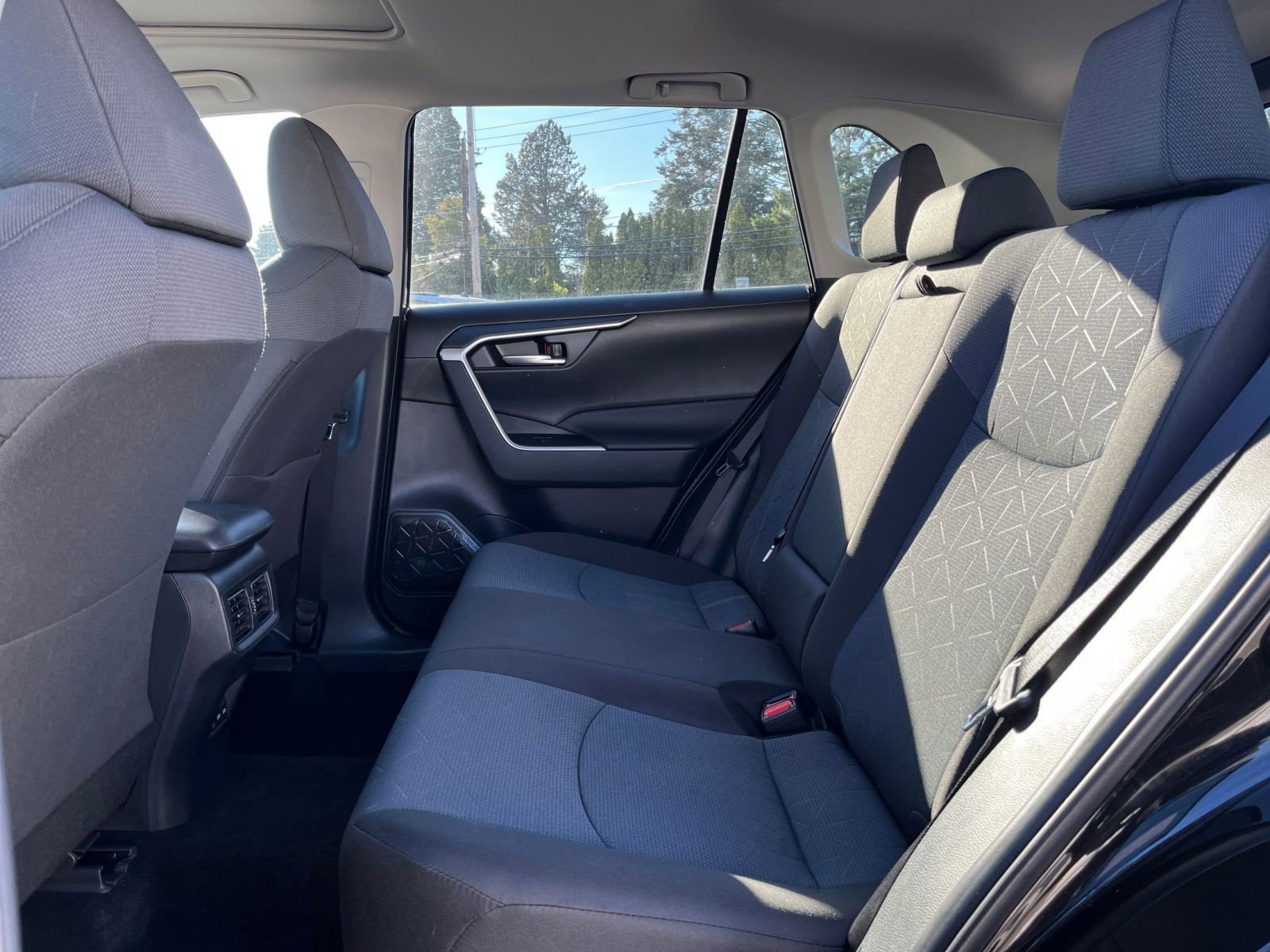 Used 2025 Toyota RAV4 XLE w/ Convenience Package image 30