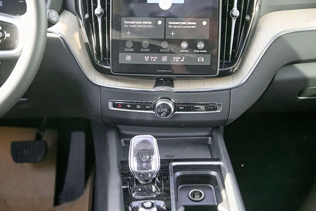 New 2026 Volvo XC60 B5 Plus w/ Climate Package image 28