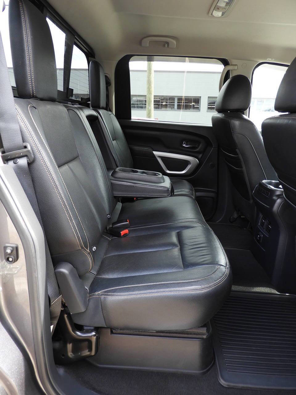 Used 2018 Nissan Titan SL w/ Chrome Package image 27