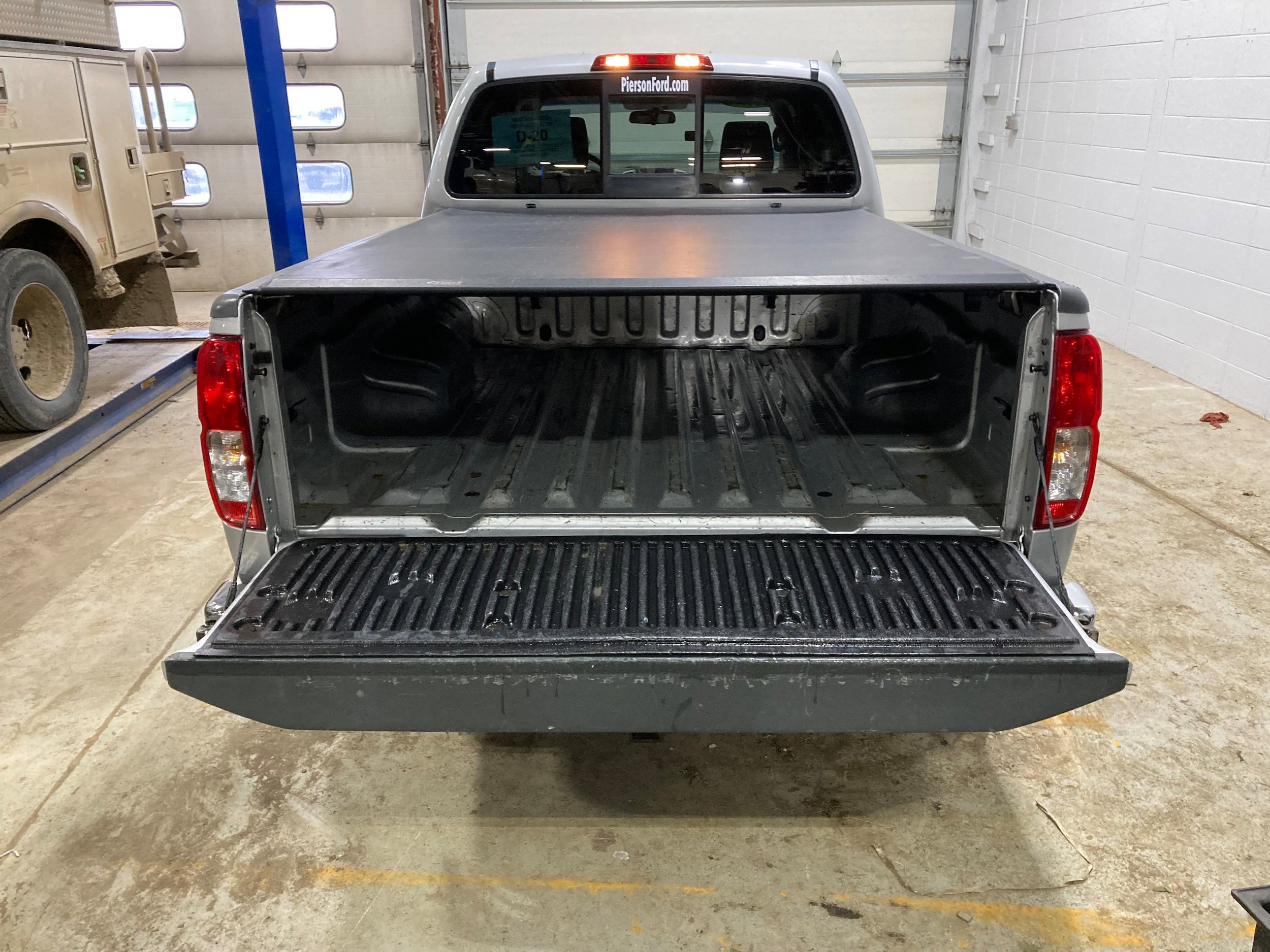 Used 2015 Nissan Frontier SV image 14