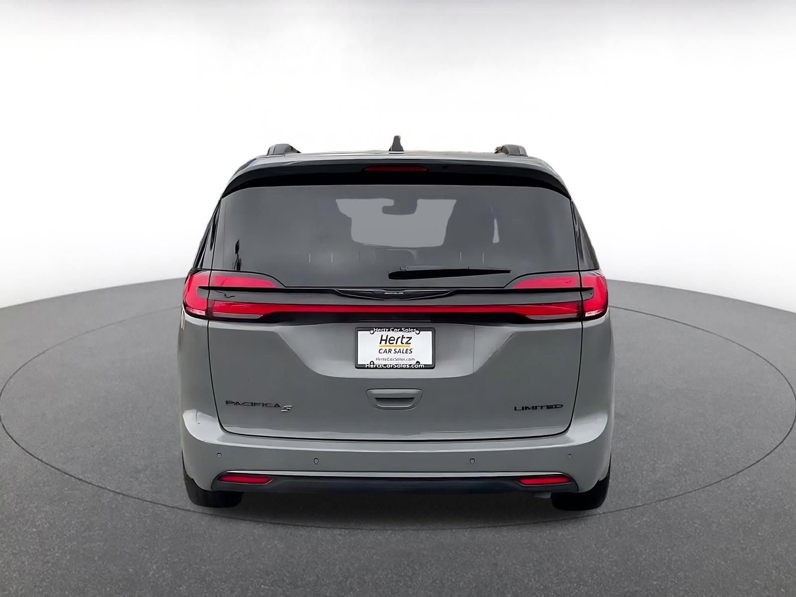 Used 2025 Chrysler Pacifica Limited image 12