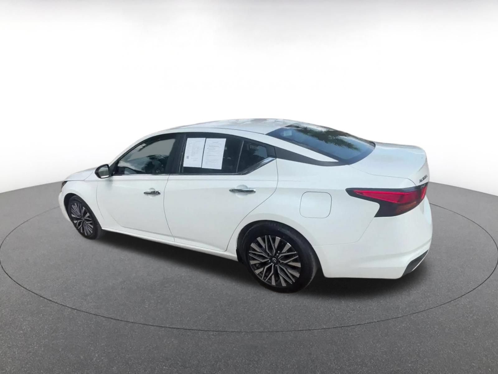 Used 2025 Nissan Altima 2.5 SV FWD image 10