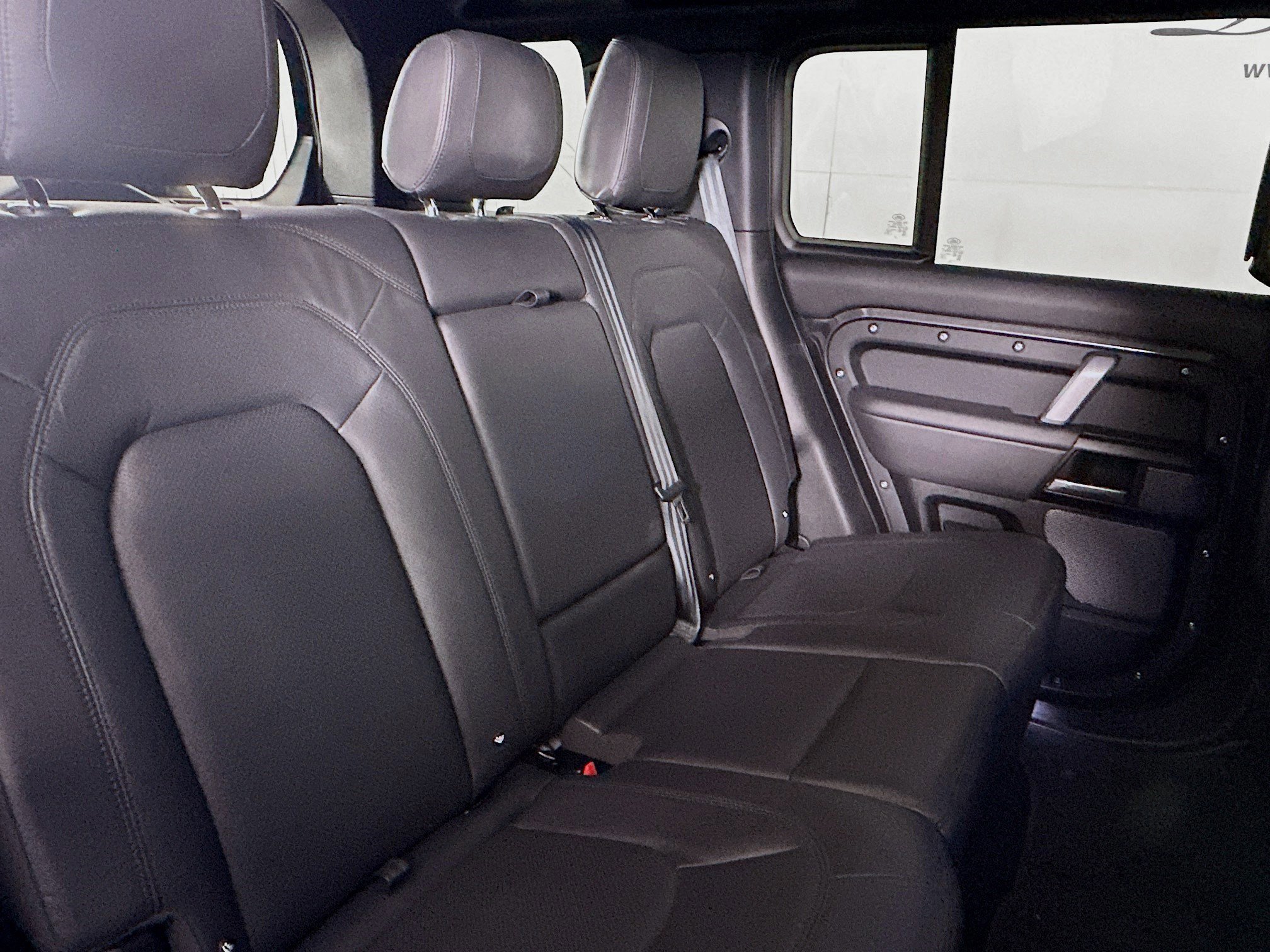 Used 2024 Land Rover Defender 110 Carpathian Edition image 27