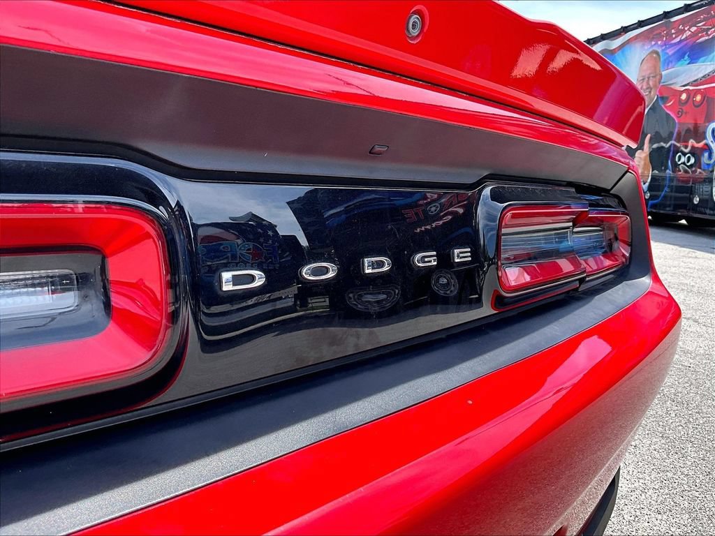 Used 2015 Dodge Challenger R/T Plus RWD image 9