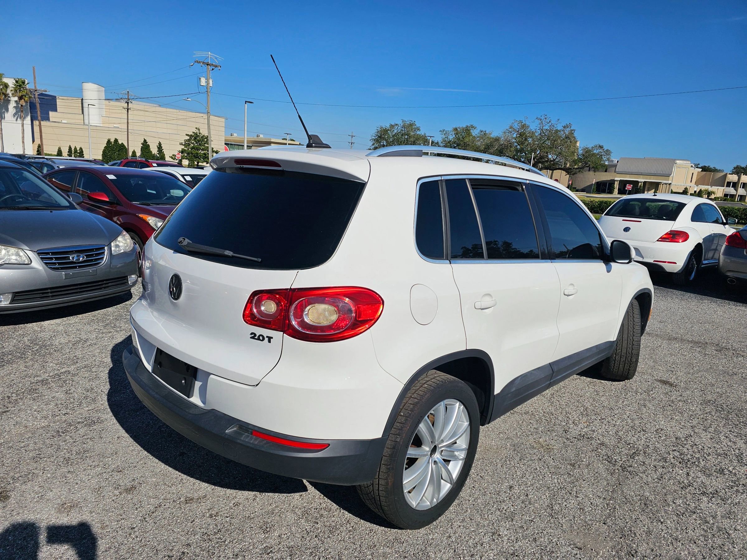 Used 2011 Volkswagen Tiguan SEL image 7