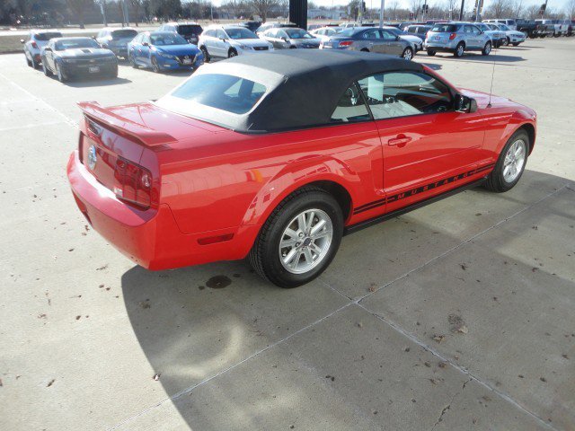 Used 2006 Ford Mustang Convertible image 12