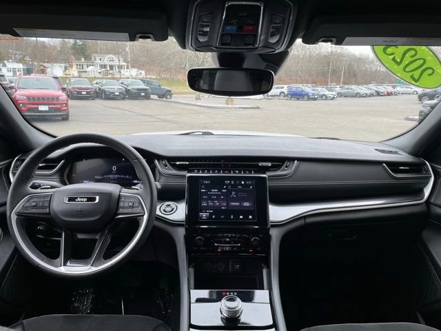 Used 2023 Jeep Grand Cherokee Altitude image 14