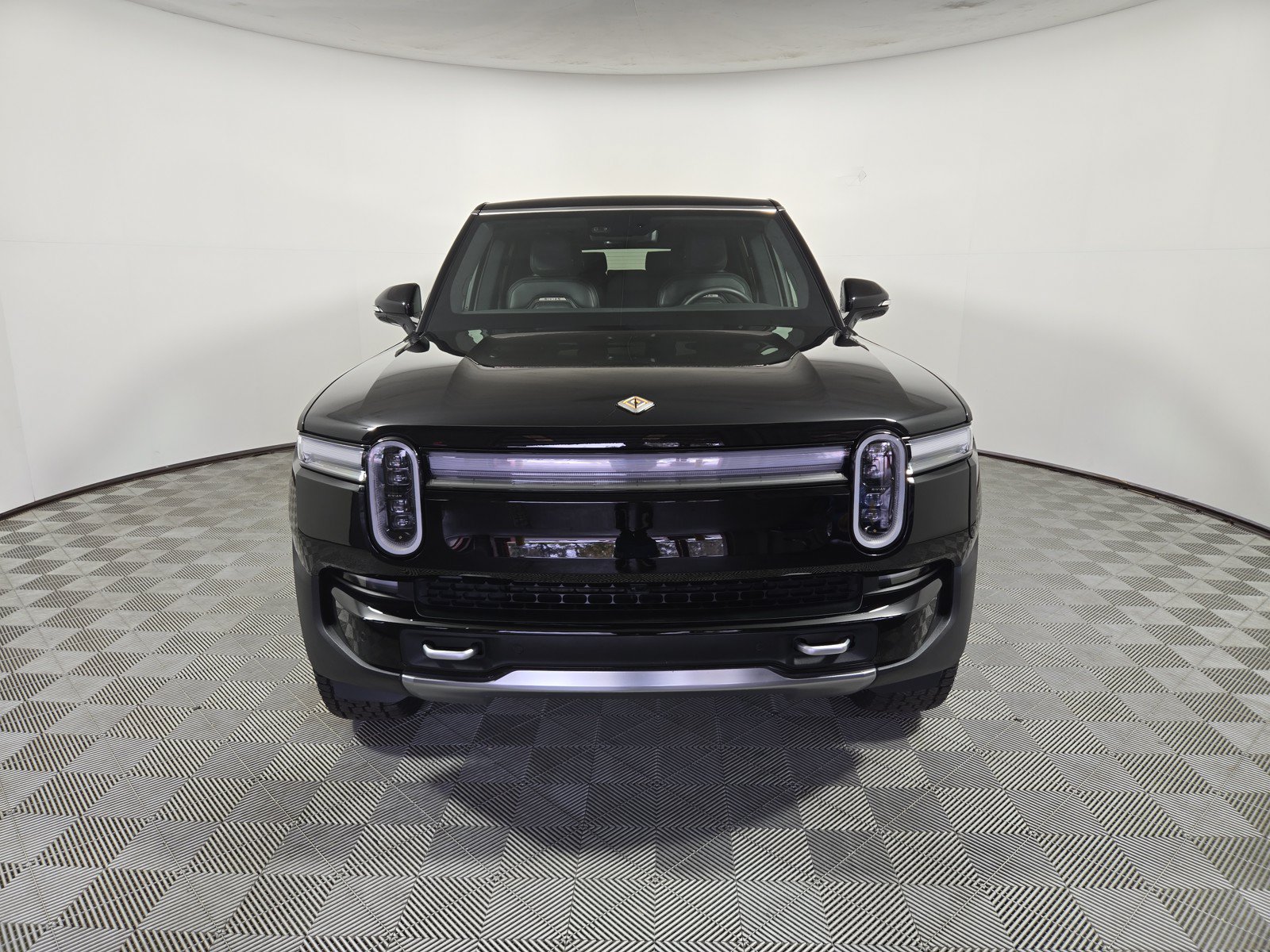 Used 2025 Rivian R1S Adventure AWD/4WD image 8