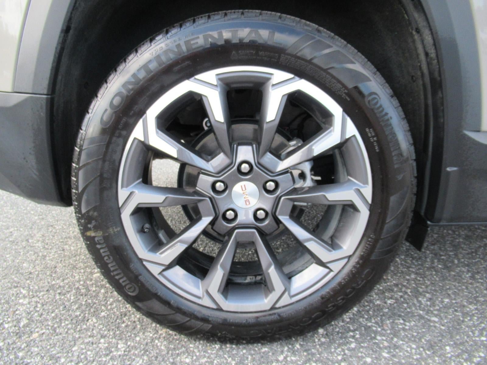 Used 2025 GMC Terrain Elevation w/ Elevation Premium Package AWD/4WD image 7