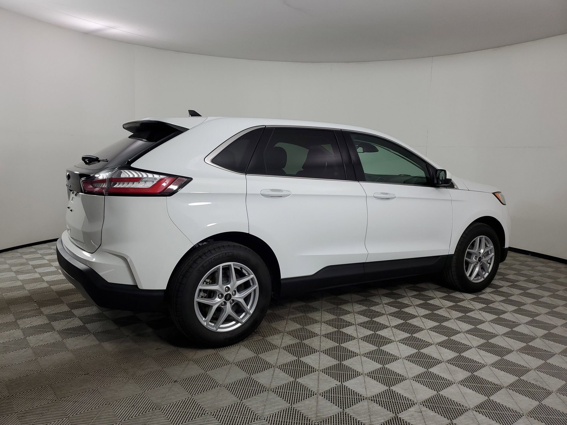 Used 2024 Ford Edge SEL AWD/4WD image 11