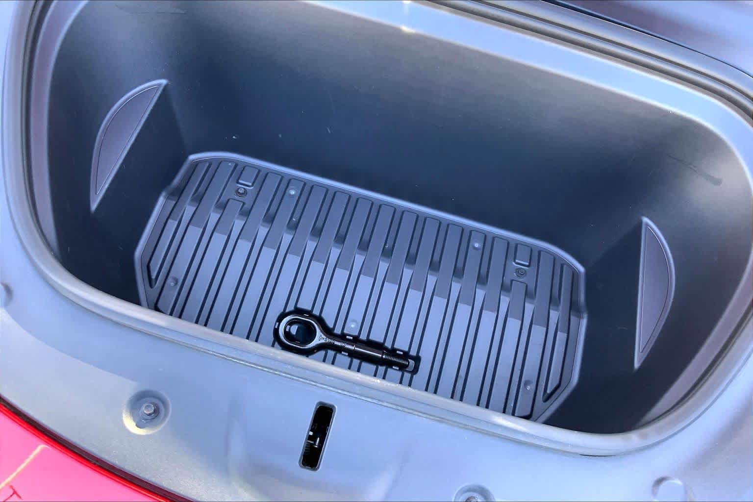 Used 2022 Tesla Model Y Long Range image 32