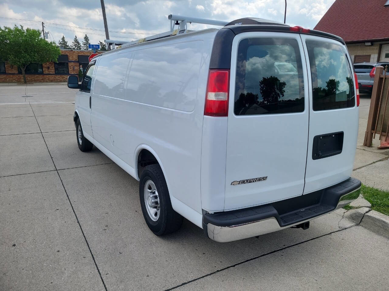 Used 2018 Chevrolet Express 2500 2500 3dr Extended Cargo Van image 18