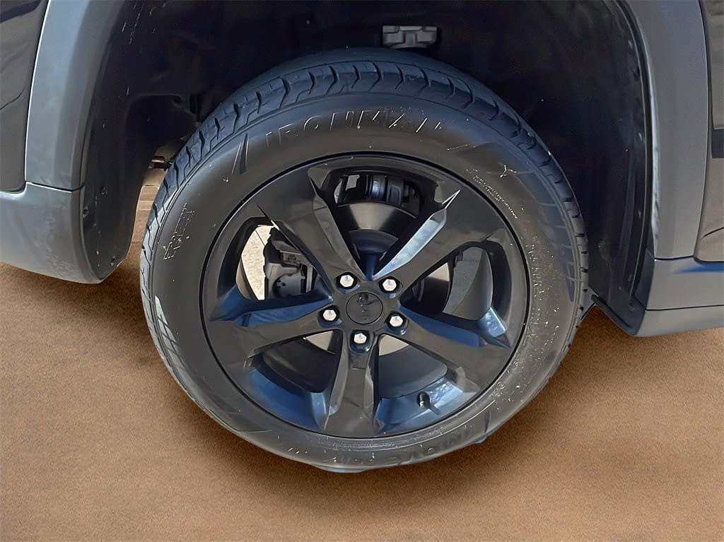 Used 2023 Jeep Grand Cherokee Altitude image 11