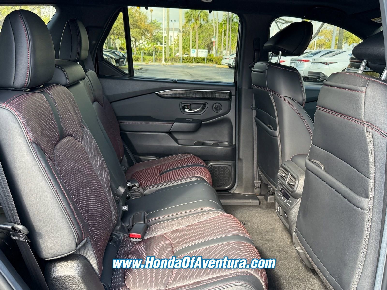 Certified 2025 Honda Pilot Black Edition image 11