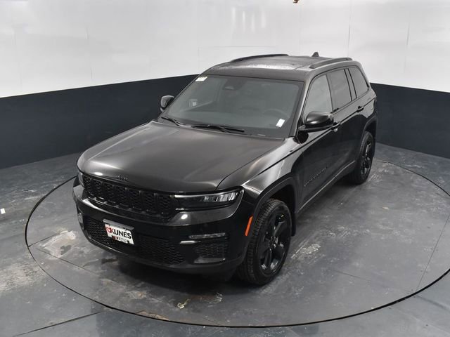 New 2025 Jeep Grand Cherokee Limited w/ Black Appearance Package image 35