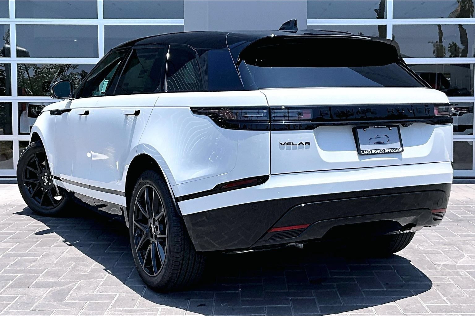 New 2026 Land Rover Range Rover Velar Dynamic SE AWD/4WD image 3