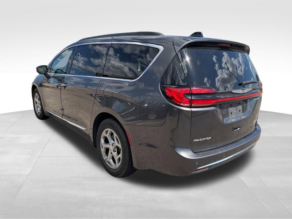 Used 2023 Chrysler Pacifica Limited FWD image 3