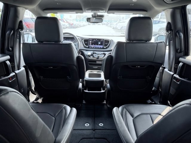 Used 2025 Chrysler Pacifica Select FWD image 27