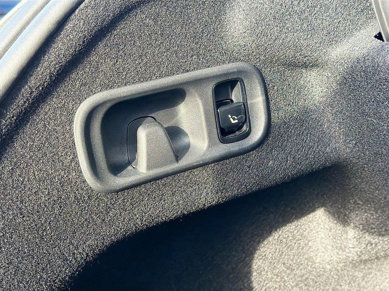 Used 2024 Mercedes-Benz C 300 Sedan image 13