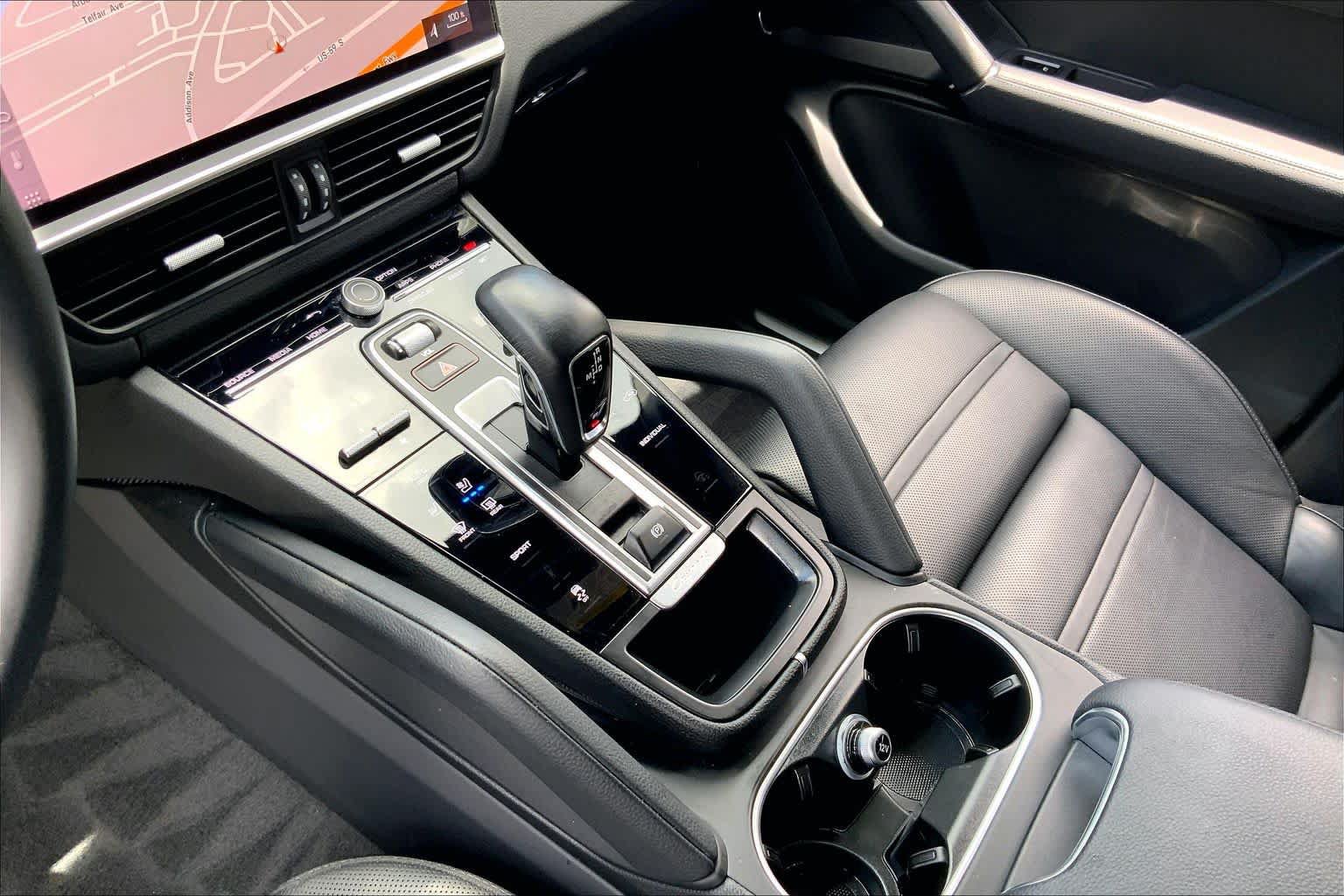 Used 2021 Porsche Cayenne AWD/4WD image 16