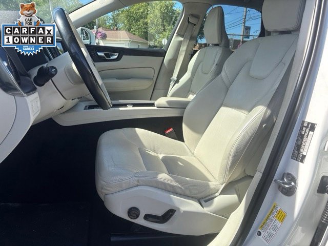 Used 2022 Volvo XC60 B5 Momentum AWD/4WD image 12