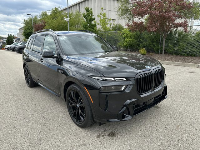 Used 2024 BMW X7 xDrive40i w/ M Sport Package AWD/4WD image 3