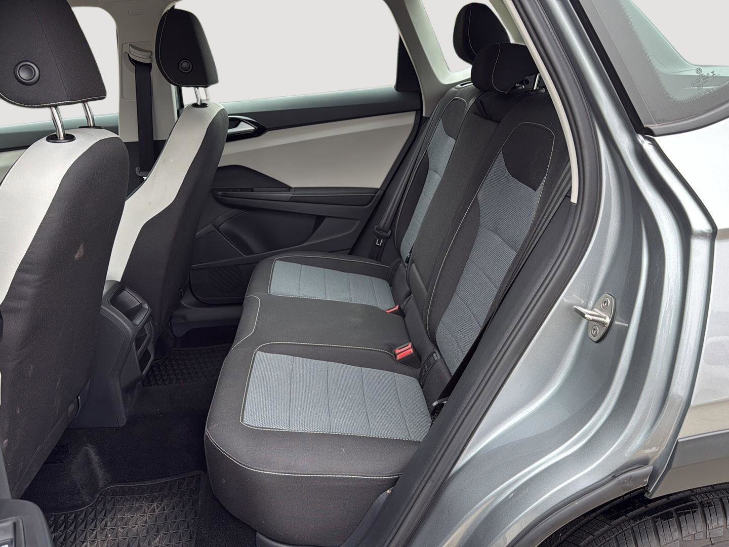 Certified 2025 Volkswagen Taos S w/ Taos MDO Package image 19