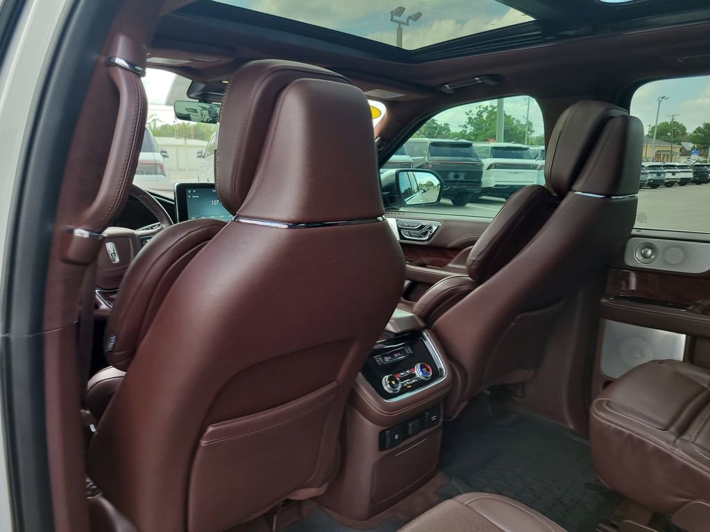 Used 2020 Lincoln Navigator Black Label w/ Cargo Convenience Package AWD/4WD image 11