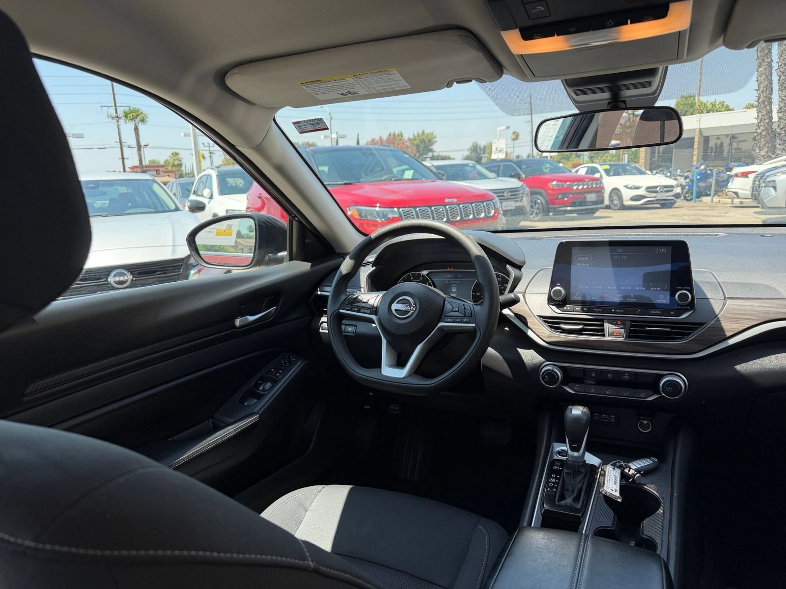 Used 2025 Nissan Altima 2.5 SV FWD image 33
