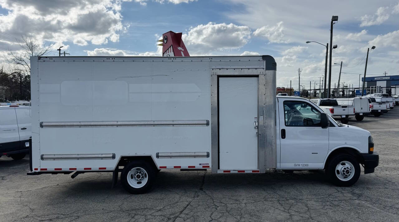 Used 2022 GMC Savana 3500 Extended w/ Power Convenience Package image 8