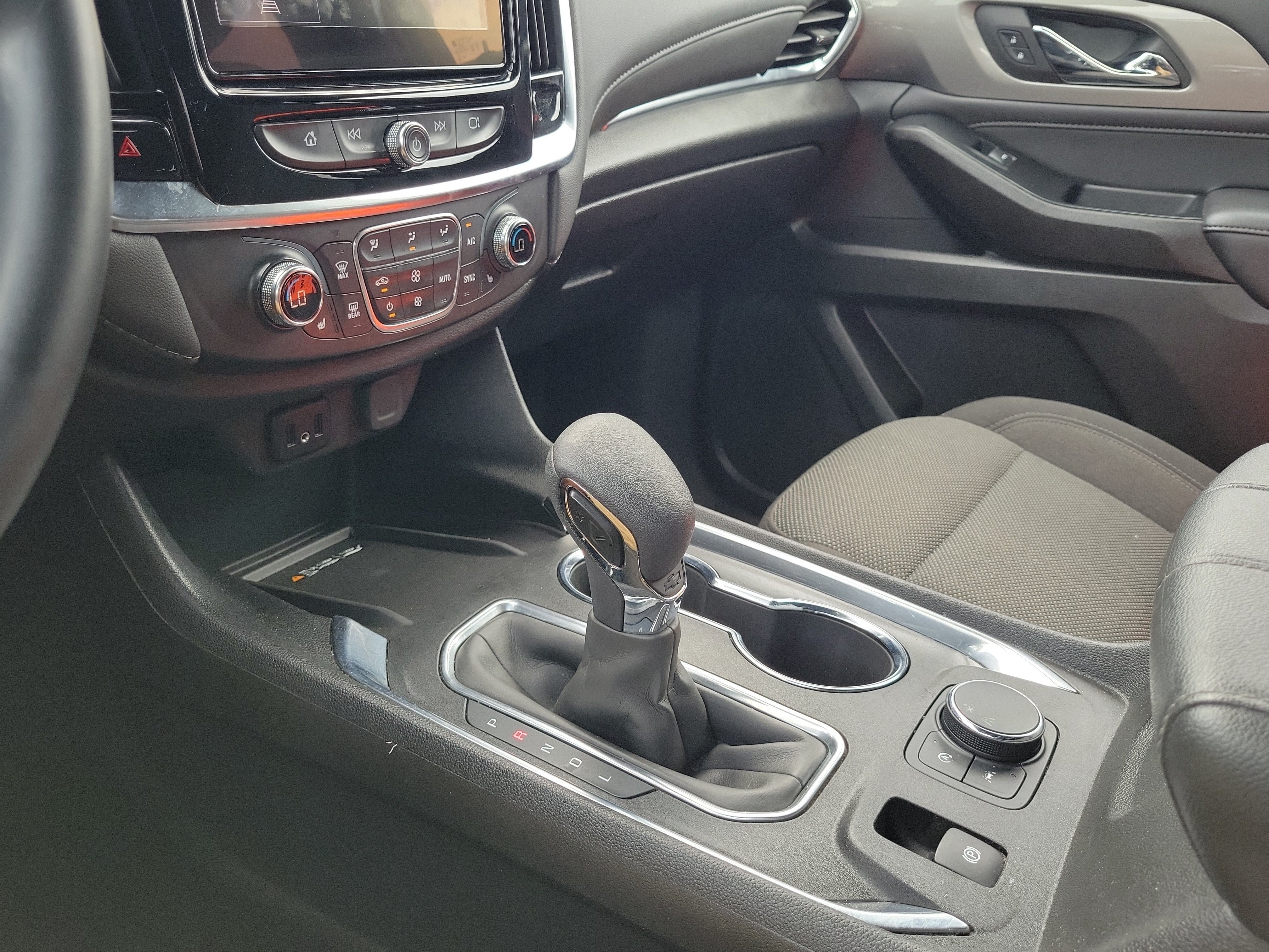 Used 2023 Chevrolet Traverse LT FWD image 26