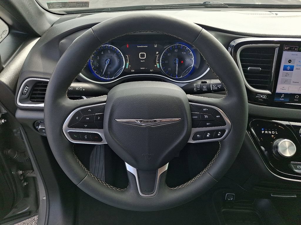 Used 2025 Chrysler Pacifica Select FWD image 15