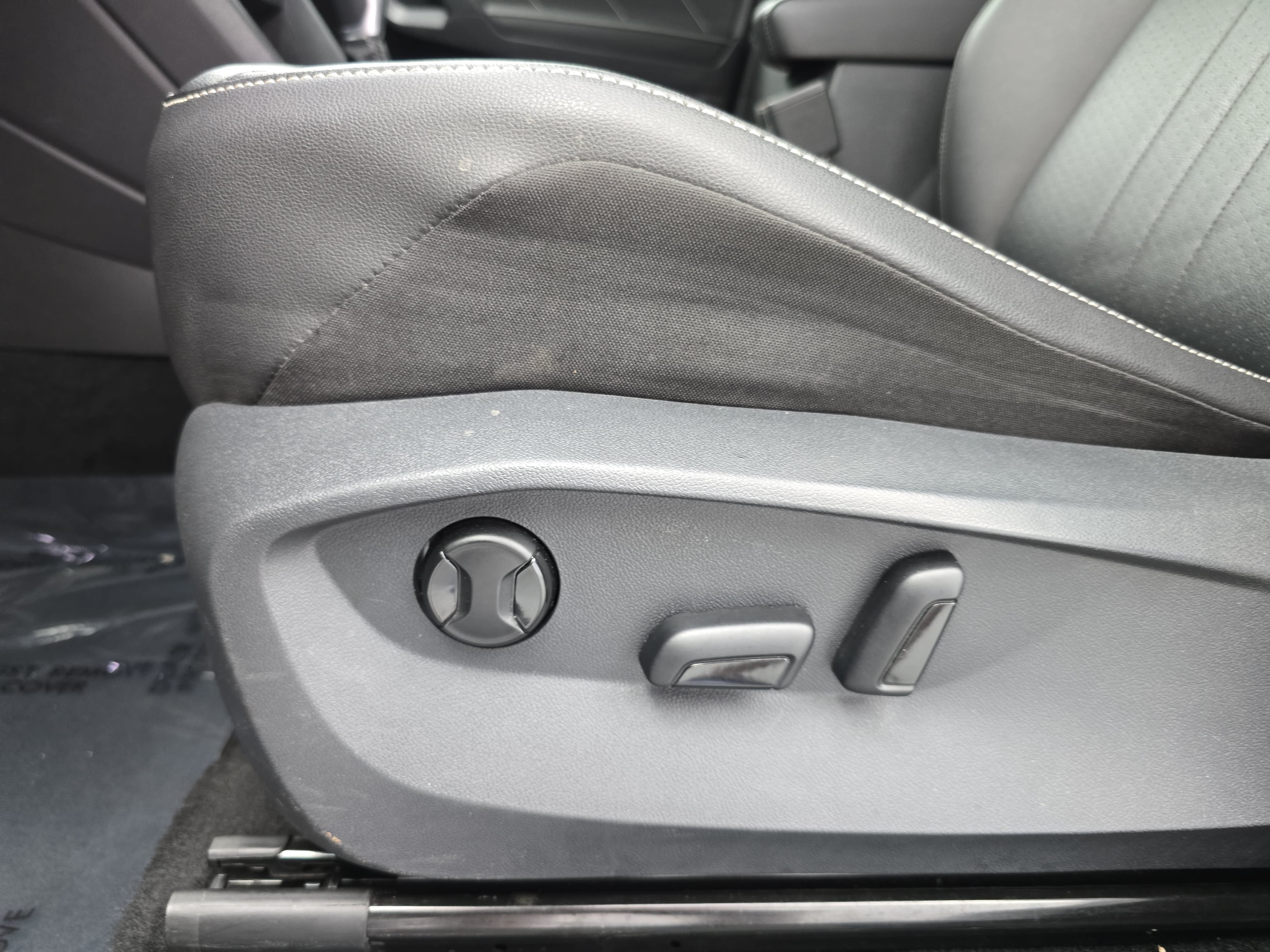 Used 2023 Volkswagen Tiguan SE FWD image 28