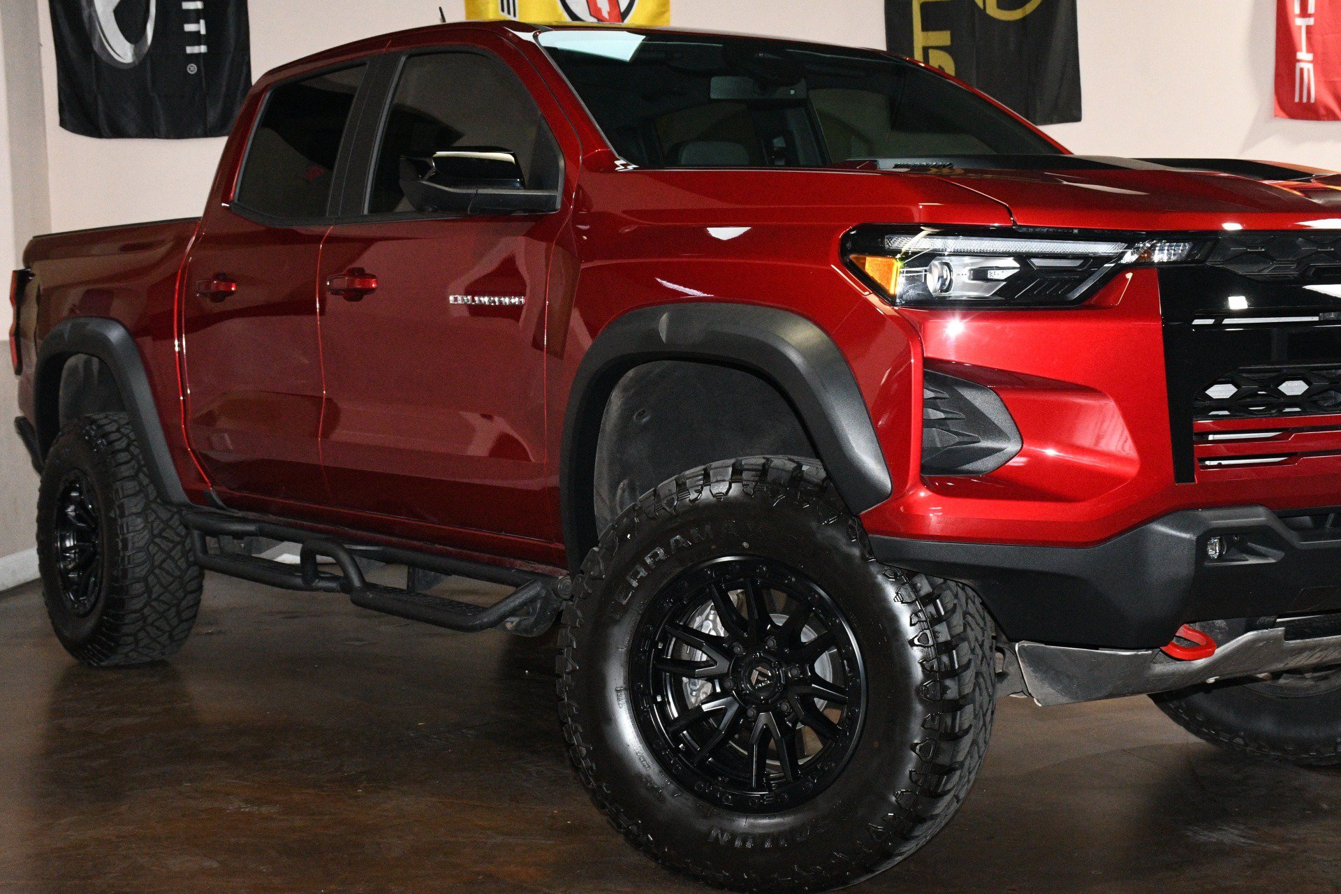Used 2025 Chevrolet Colorado ZR2 w/ Technology Package AWD/4WD image 53