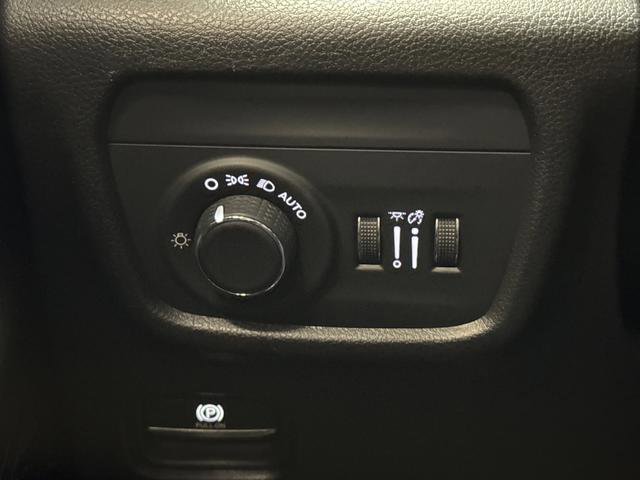 Used 2023 Jeep Grand Cherokee L Laredo image 21