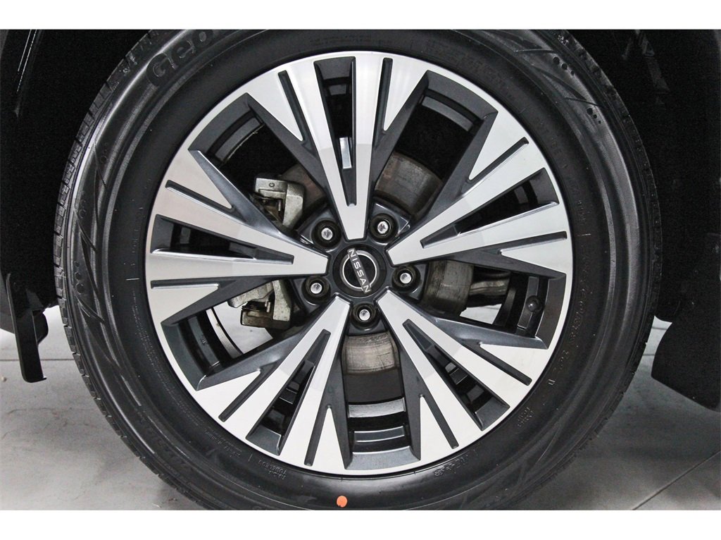 Used 2023 Nissan Rogue SV image 29