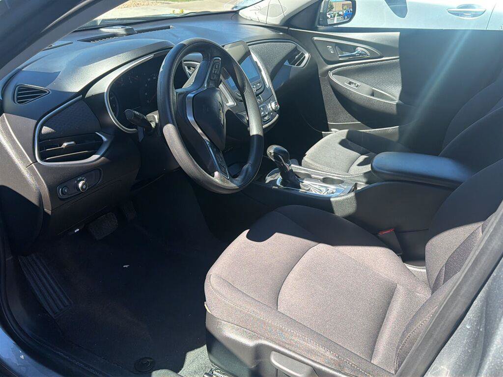 Used 2024 Chevrolet Malibu LS FWD image 4