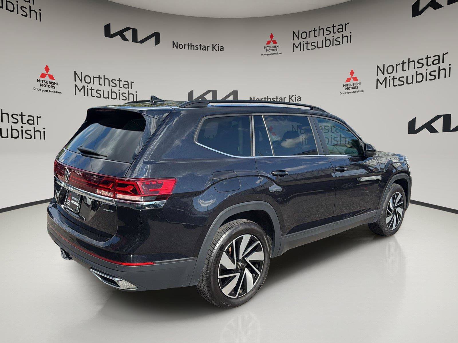 Used 2025 Volkswagen Atlas SE AWD/4WD image 7