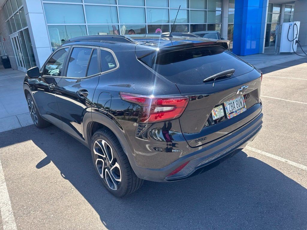 Certified 2024 Chevrolet Trax RS w/ Sunroof Package FWD image 2
