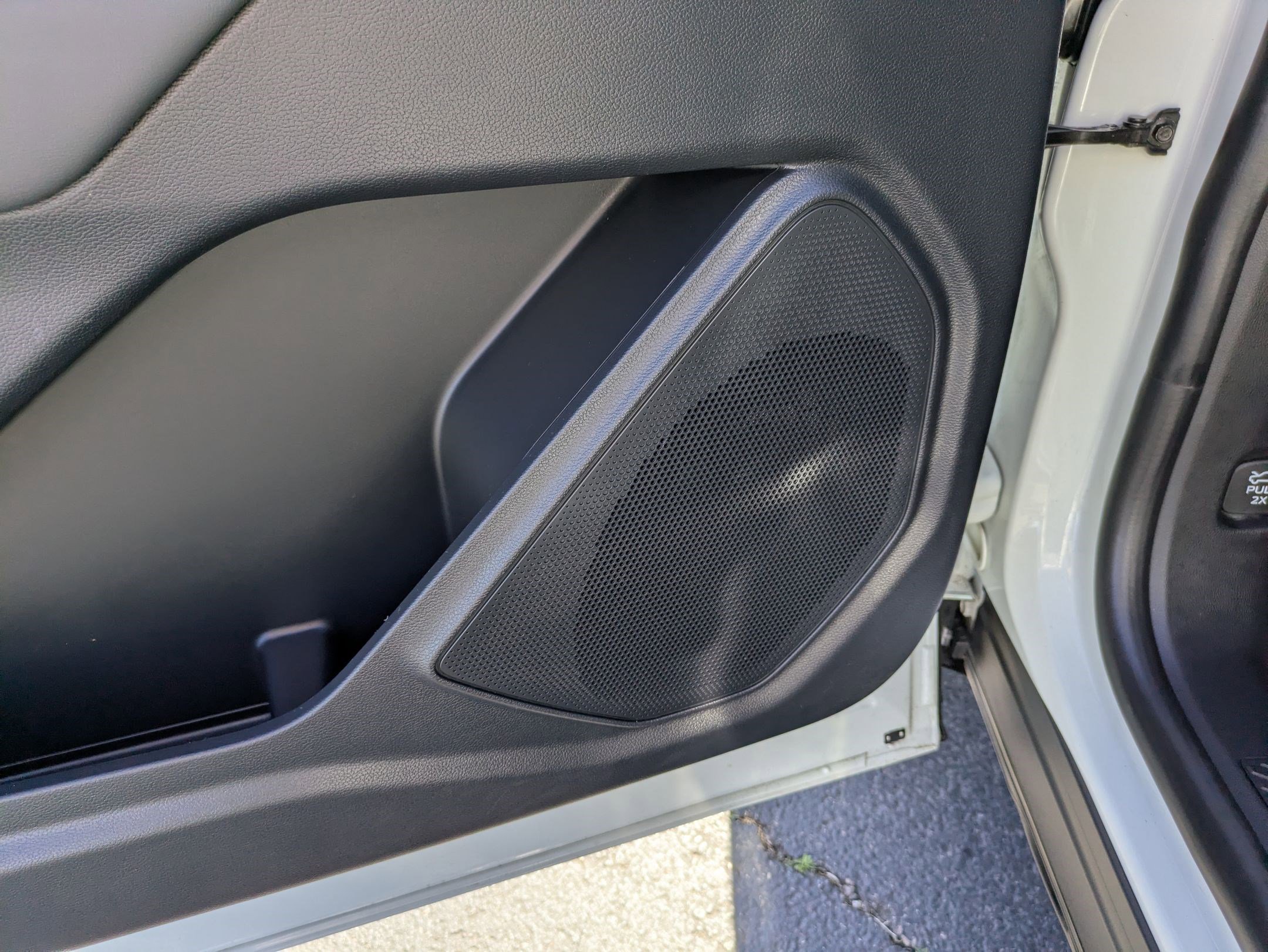 Used 2025 Ford Explorer Active image 13