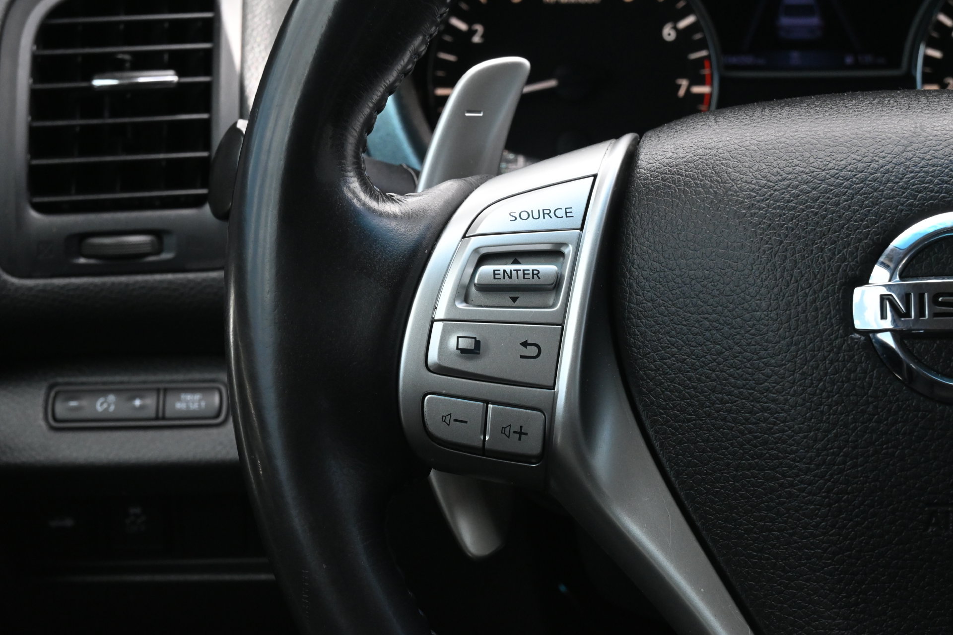 Used 2018 Nissan Altima 2.5 SR FWD image 7