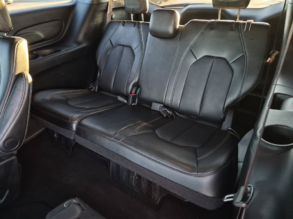 Used 2025 Chrysler Pacifica Select FWD image 13