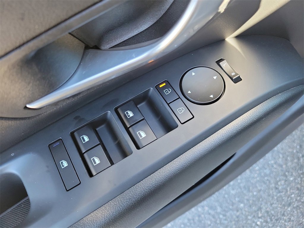 Used 2025 Hyundai Tucson SE image 15