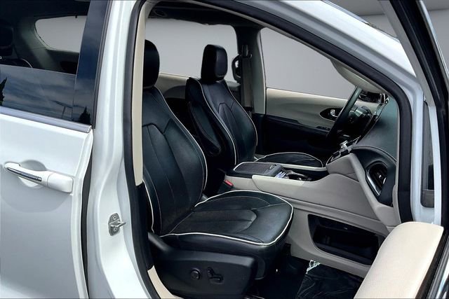 Used 2023 Chrysler Pacifica Limited image 29
