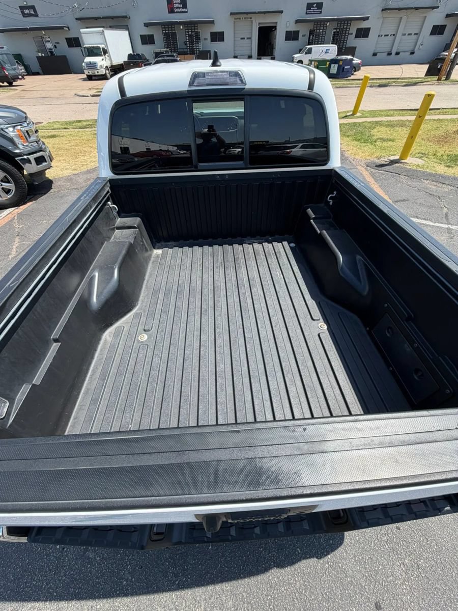 Used 2021 Toyota Tacoma SR5 w/ SR5 Appearance Package (SM) RWD image 11