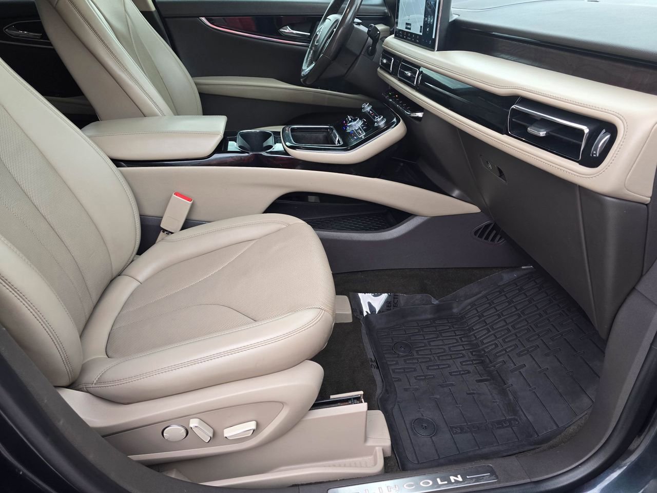 Used 2022 Lincoln Nautilus Reserve w/ Equipment Group 201A image 42