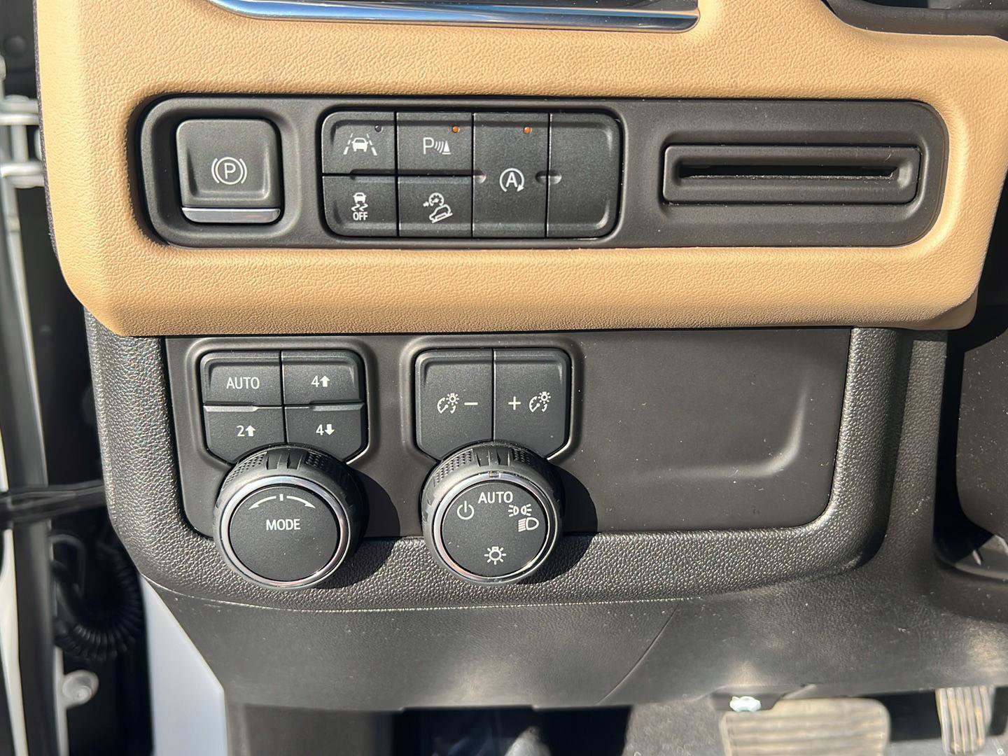 Used 2023 Chevrolet Tahoe Premier AWD/4WD image 21