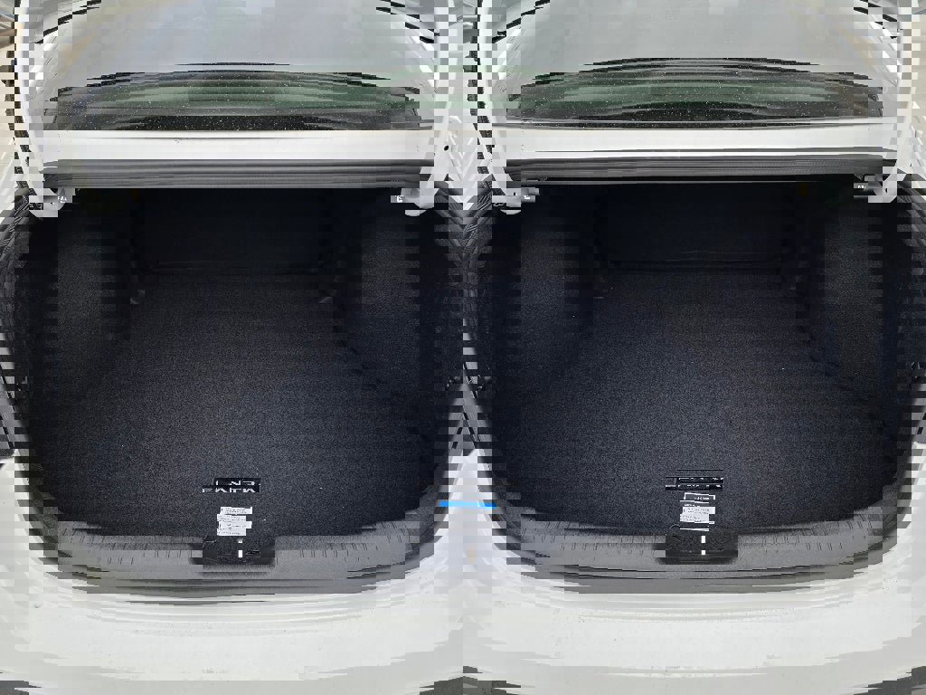 New 2025 Hyundai Elantra SEL image 25