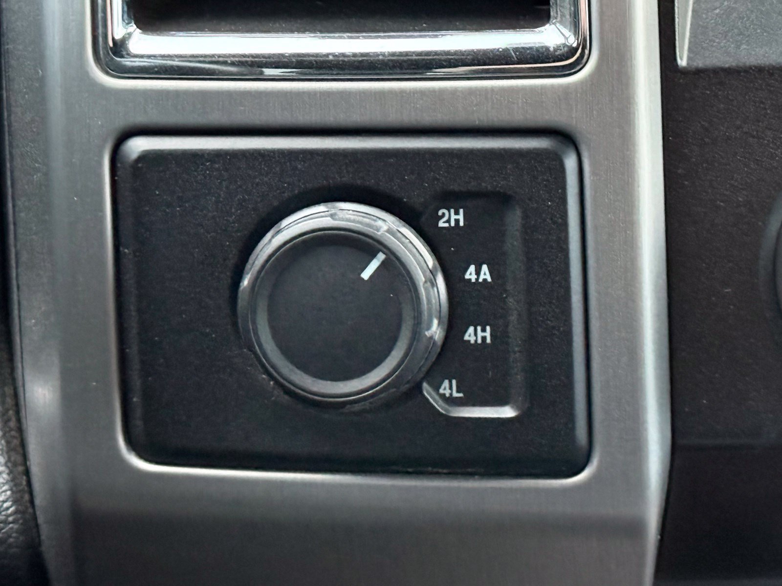 Used 2015 Ford F150 Platinum w/ Equipment Group 701A Luxury AWD/4WD image 25