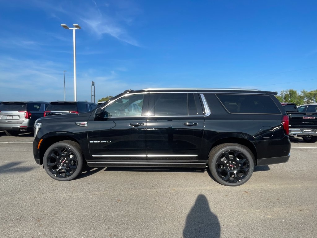 New 2026 GMC Yukon XL Denali w/ Sun & Power Step Package AWD/4WD image 10